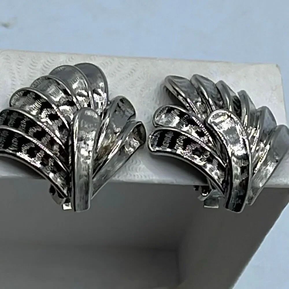 Vintage layered plume style silver tone clip earrings.